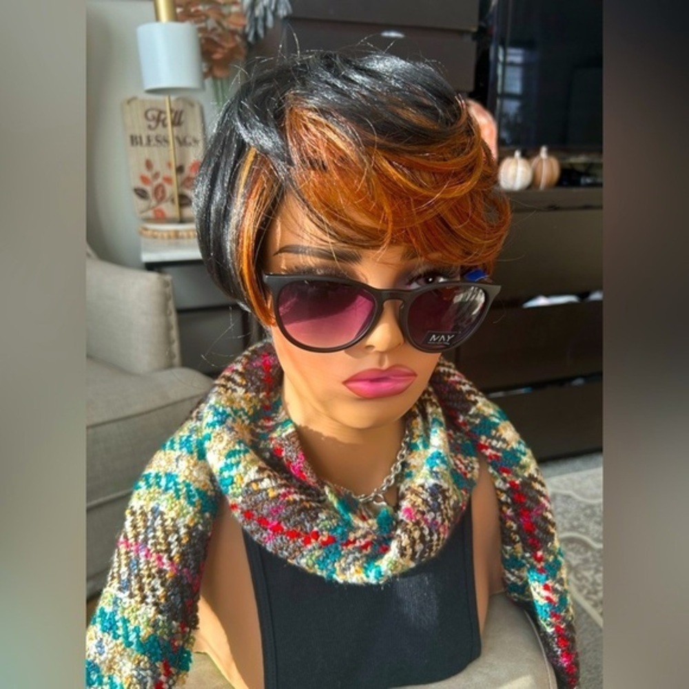 ✨Like NEW Sensationnel Natural Pixie Bob Wig Honey Blonde Orange highlights